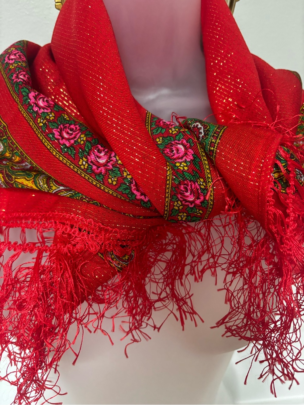 traditional Russian Pavlovo Posad style shawl. 100% Pure Virgin Wool
